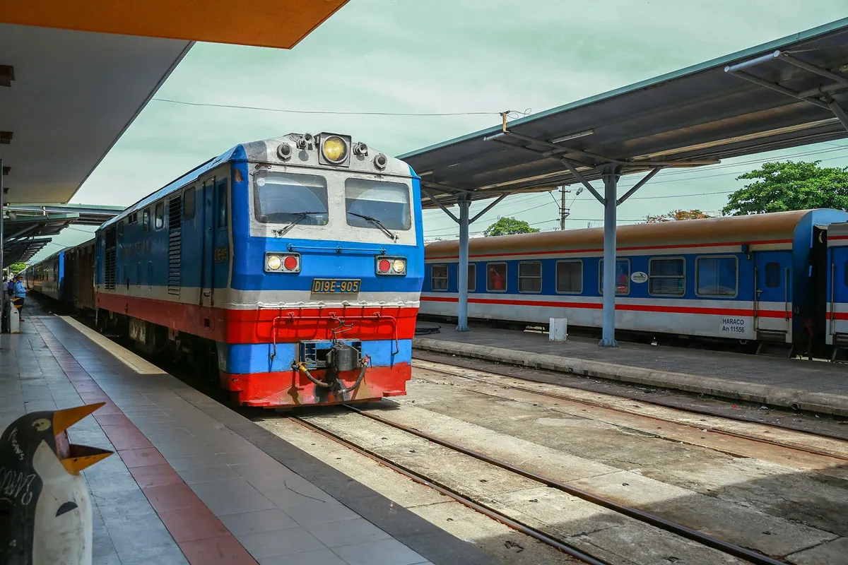 Featured image for Private car Hoi An - Da Nang Train Station
