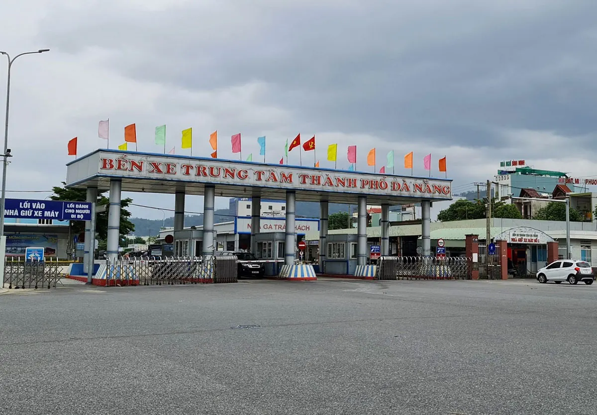 Featured image for Private car Hoi An - Da Nang Bus Station